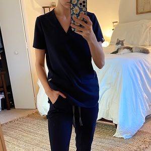 Figs navy blue XXS scrub top